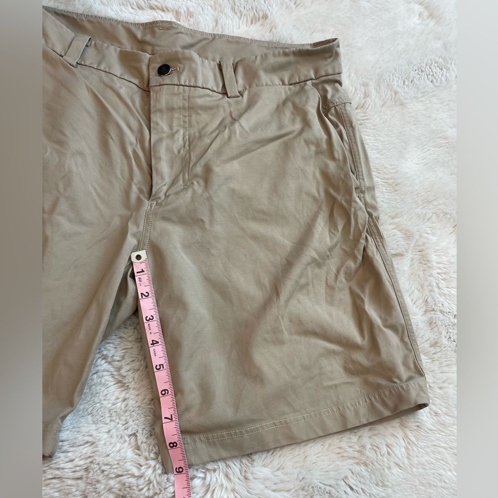 Lululemon 9” commission khaki shorts size 40 - Picture 2 of 7